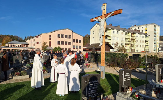 Friedhofskreuz renoviert