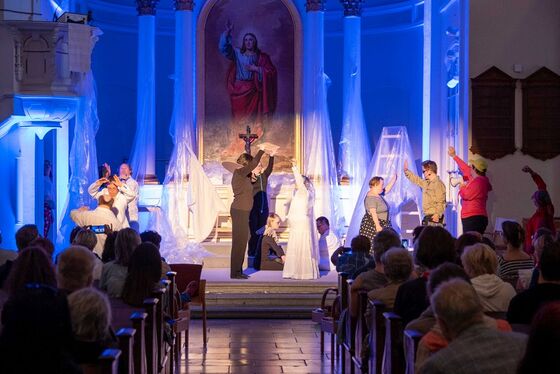 Theater Malaria, ein Schauspielensemble des Diakoniewerks, in der Martin-Luther-Kirche. 