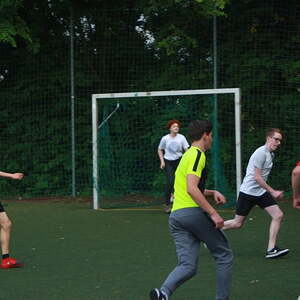 Fussball-Schlacht im Holzheimer Regen