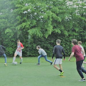 Fussball-Schlacht im Holzheimer Regen