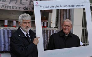 KOO-Vorsitzender Bischof Ludwig Schwarz (re.) und KOO-Geschäftsführer Heinz Hödl